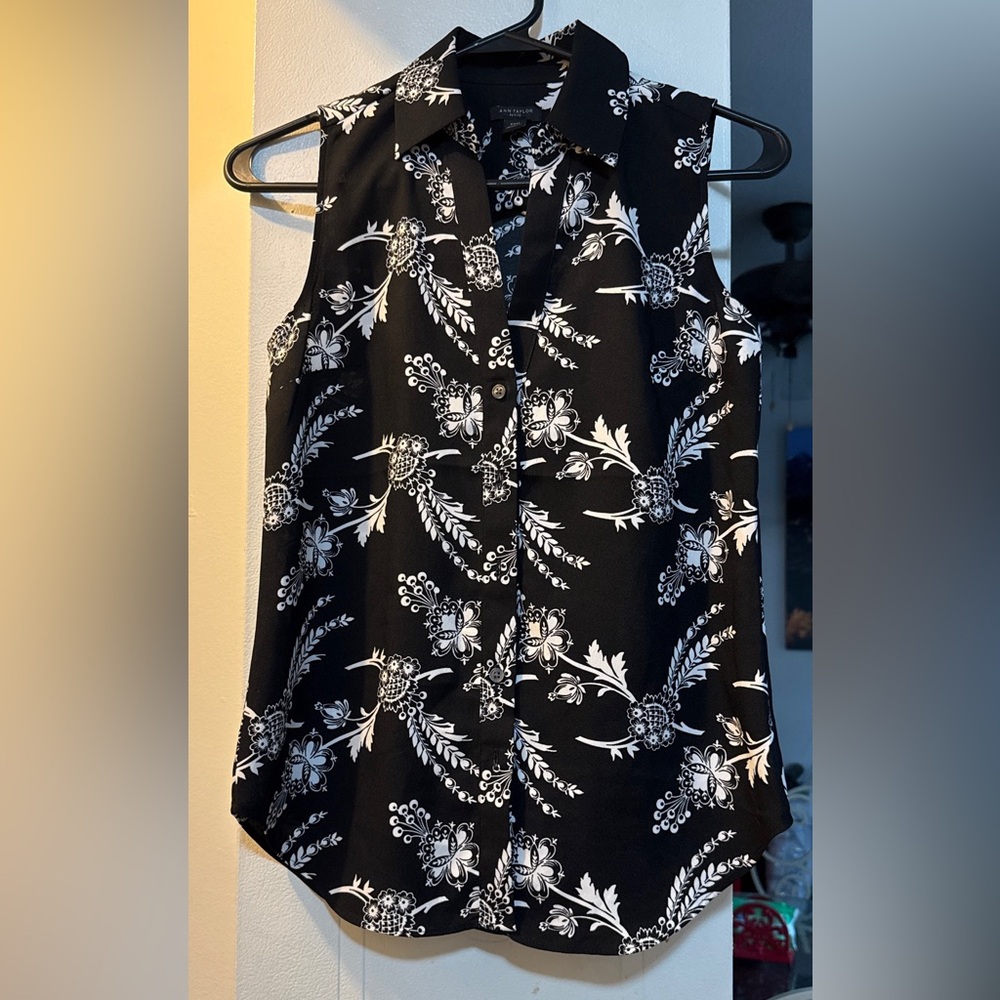 Ann Taylor Monochrome Floral sleeveless black and white Top